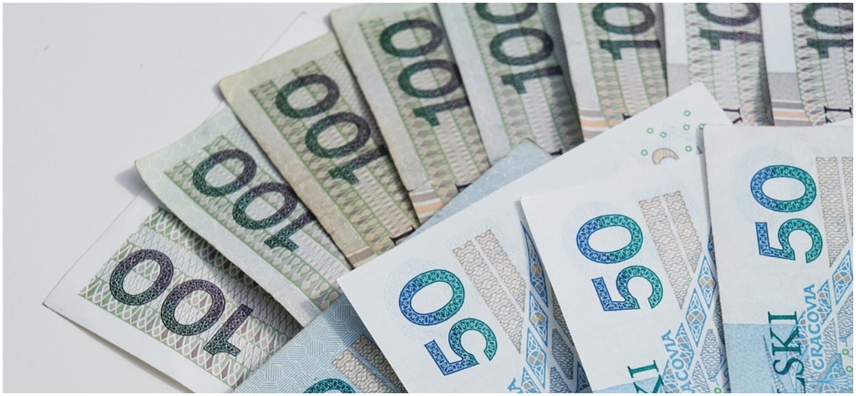 Zarabiasz mało? Dostaniesz niecałe 100 złotych za darmo