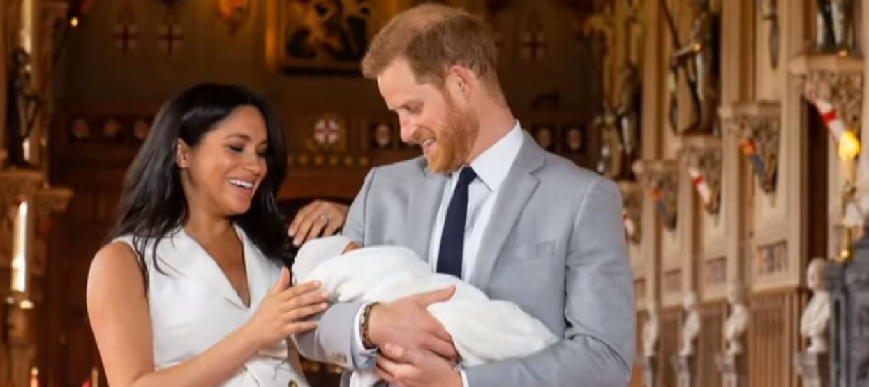 "To znak od księżnej Diany". Gdy Markle podawała imię syna, na niebiosach nad Pałacem zaczęło się dziać
