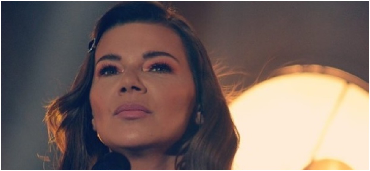 Edyta Górniak przeszła radykalną metamorfozę. Wygląda kilkanaście lat młodziej! (Zdjęcia)