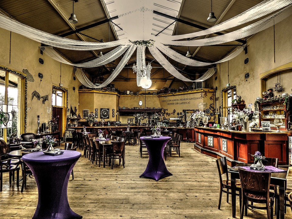 Ogromny skandal! 3-latek bez rąk wyrzucony z restauracji przez kierownika, bo jadł nogami