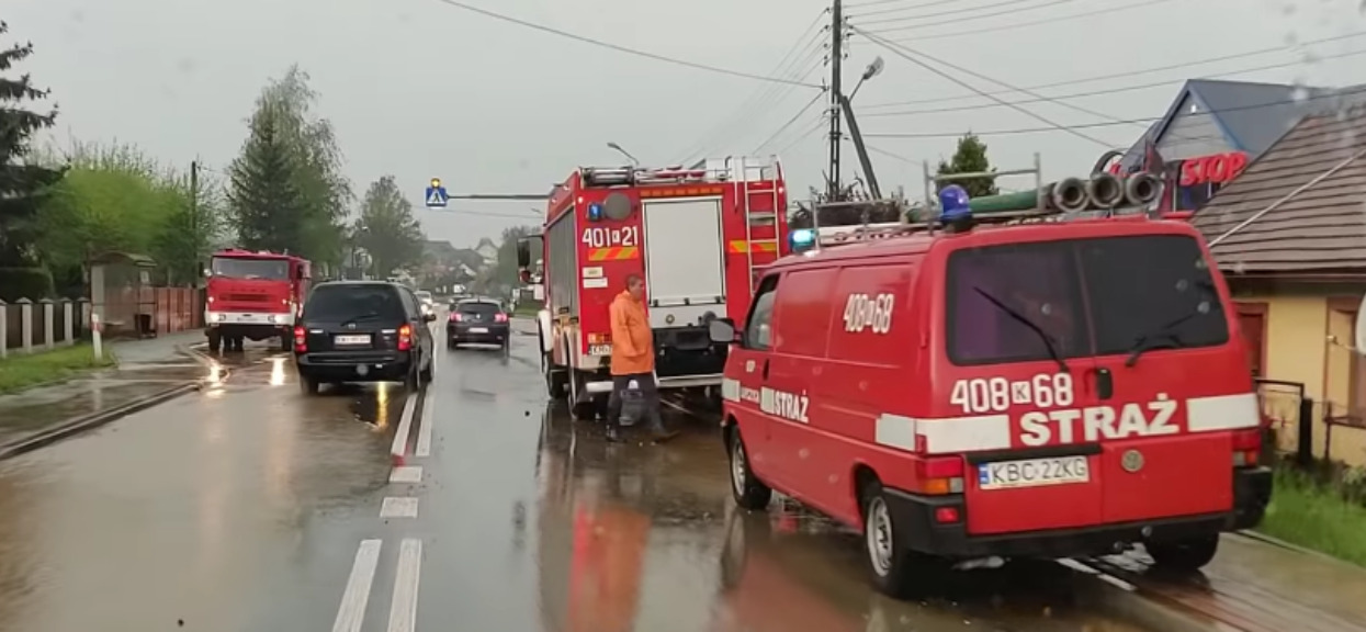 TVP: Rządowe Centrum Bezpieczeństwa ostrzega Polaków. Ulewy nie ustępują, w wielu miejscach podtopione domy