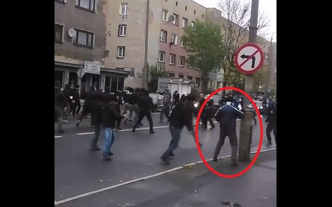 Bohater ustawki kibiców w Zabrzu. Schował się i zamiast walczyć tańczył przy lampie (video)