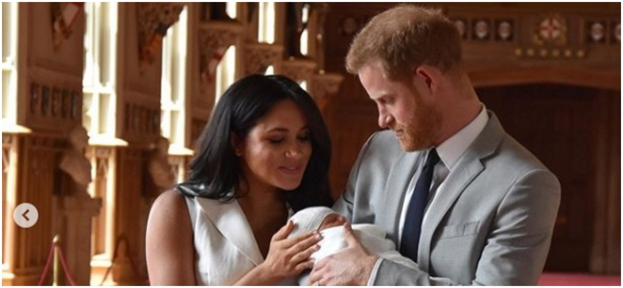 Harry spalił się ze wstydu, Meghan się wściekła i obraziła. Elżbieta II zażartowała z wyglądu Archiego