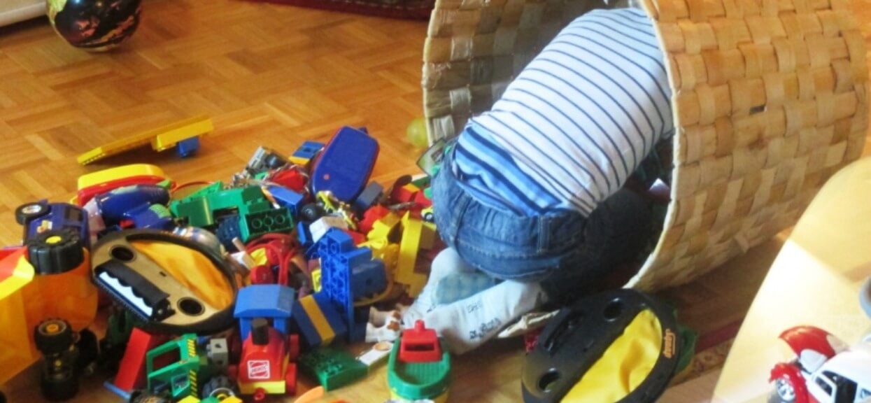 Gdy mama rozcięła zabawki swojego dziecka, zobaczyła coś strasznego. Każdy rodzic powinien to sprawdzić