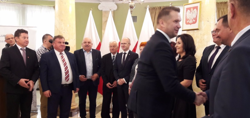 Wojewodzie udało się przenieść całą Lubelszczyznę do średniowiecza. Rozdaje medale za walkę z LGBT