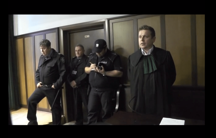 Obrazili się na słowa Komorowskiego. Na sali sądu awantura, policja i ochrona