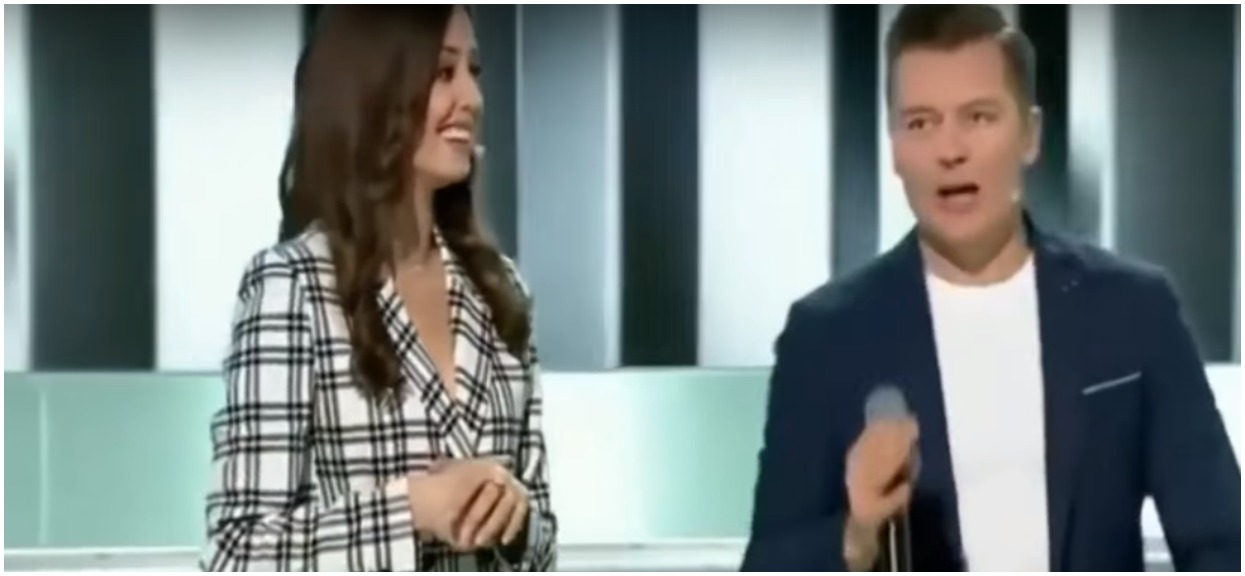 Prowadzący na wizji wylał lepką maź na prezenterkę "Koła Fortuny". Zdjęcia w sieci