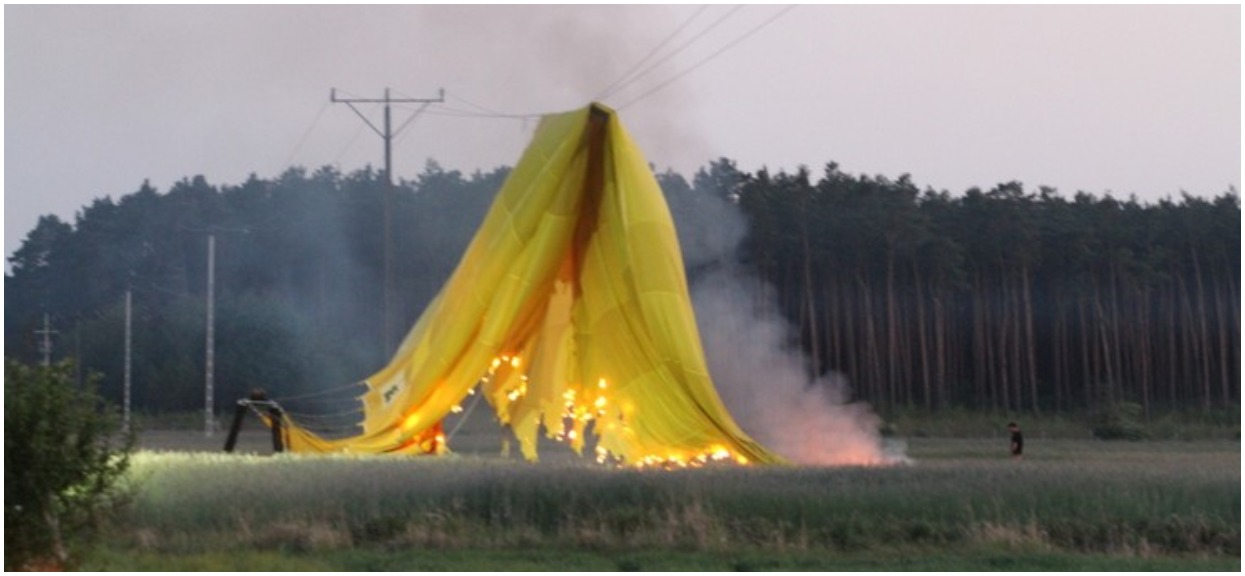 Przerażające obrazki na Polsacie. Balon spadł na linię energetyczną, szybko doszło do pożaru, 2 osoby były w koszu