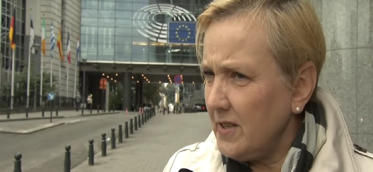 Wolontariusze rozdający ulotki europosłanki PO Róży Thun zaatakowani i oblani fekaliami