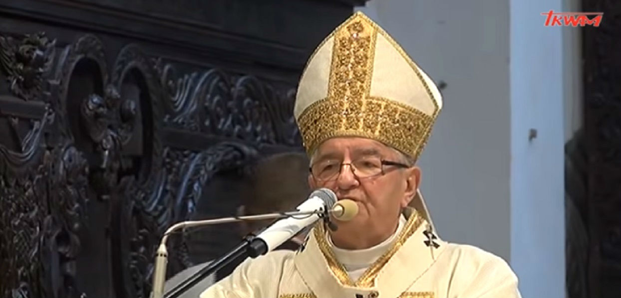 Nie było łatwo, ale dziennikarze dotarli do prawdziwej, porażającej kwoty emerytury Głódzia. Wierni złapią się za głowy