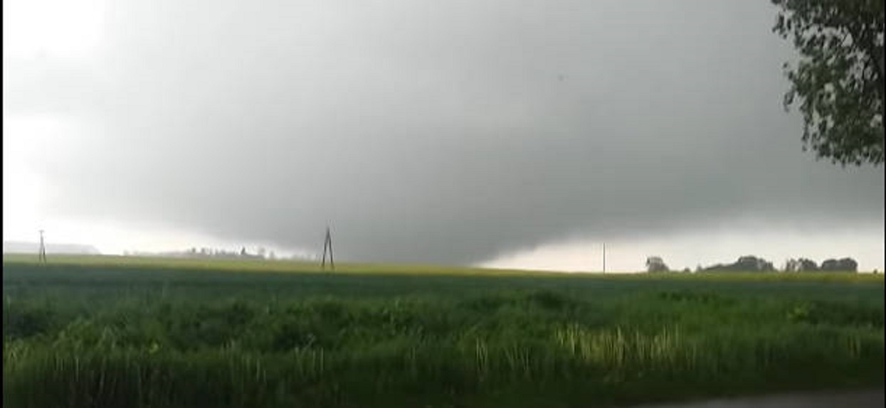 Niepokojące informacje Polsatu. To nie była zwykła trąba powietrzna, tylko rzadkie tornado klinowe