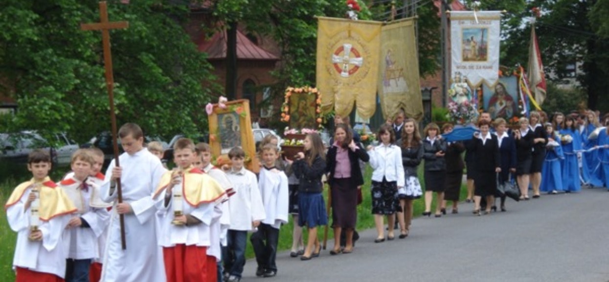 Co to jest Boże Ciało? Wyjaśnienie tradycji katolickiego święta