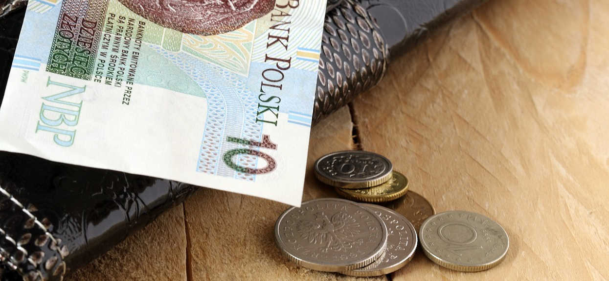 Setki tysięcy Polaków będzie miało niższe emerytury? Wszystko przez jeden szczegół