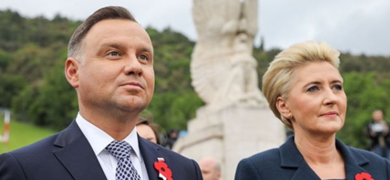 Agata Duda kontra Małgorzata Tusk. Dzisiejsze stylizacje żon polityków wywołały prawdziwą burzę