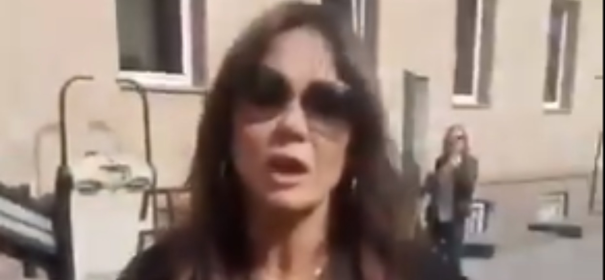 Nagłe krzyki na ulicy, wszystko się nagrało. Rusin wdała się w ostrą awanturę przed lokalem wyborczym