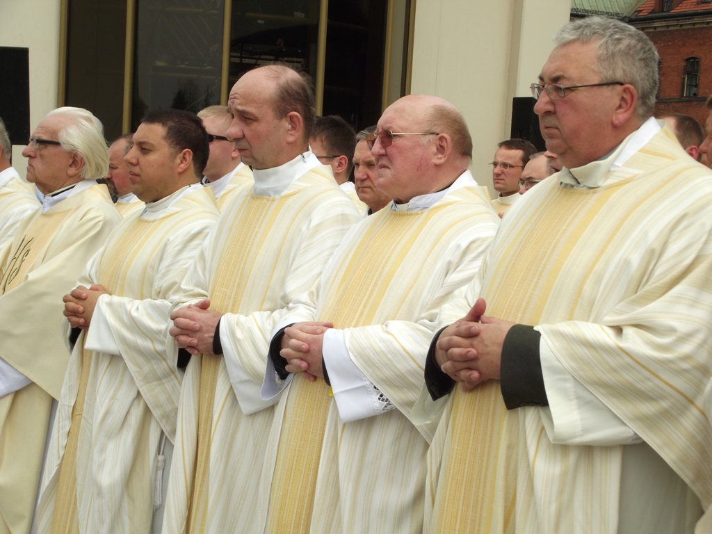 A więc jednak! 65% za zniesieniem celibatu wśród księży