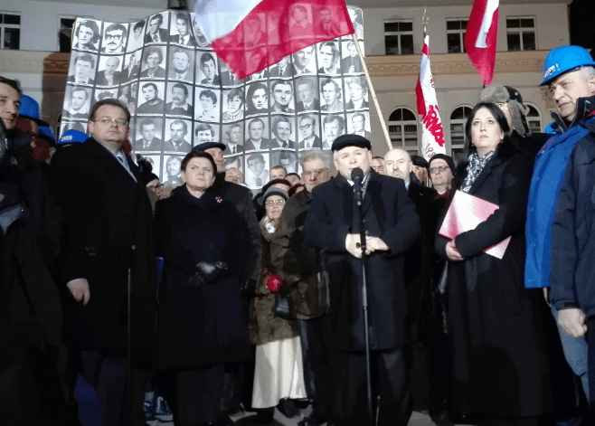 Kaczyński na marszu PiS: "Dobra zmiana spotyka wściekły opór. Atakują ci, którzy tracą"