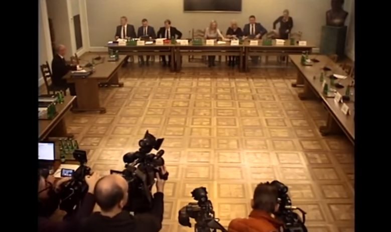 "Uchyl się!" - kuriozalne nagranie z komisji ds. Amber Gold (video)