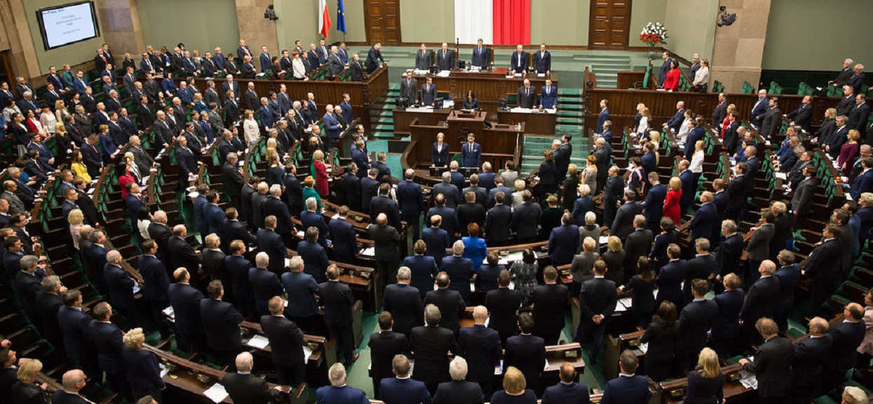 Mają miliony, a żyją na nasz koszt. Najbogatsi posłowie w Sejmie