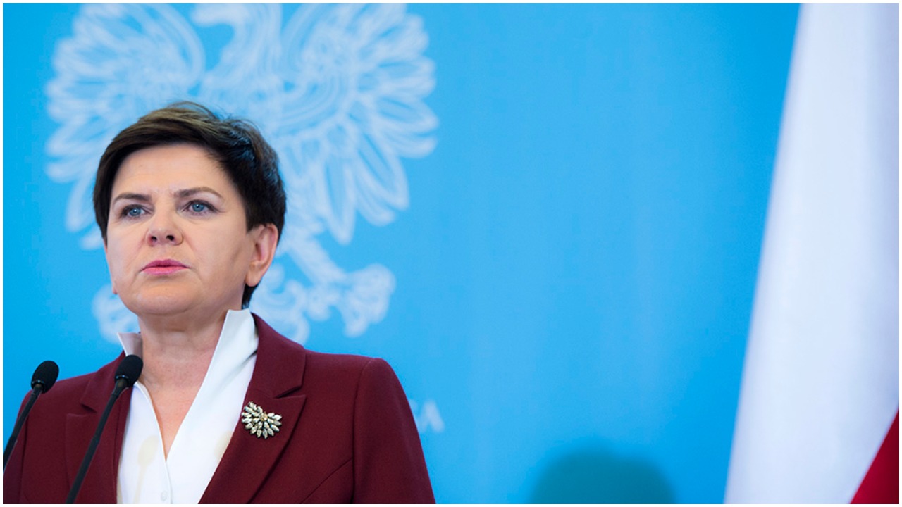 Beata Szydło usłyszała gorzkie słowa. "Okropnie się ubiera i mówi głosem przedszkolanki w depresji"
